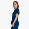 Blusa de trabajo con cuello en V Eds Essentials para mujer