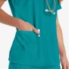 Blusa de trabajo con cuello en V Eds Essentials para mujer
