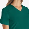 Blusa de trabajo con cuello en V Eds Essentials para mujer
