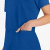Blusa de trabajo con cuello en V Eds Essentials para mujer