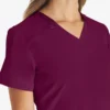 Blusa de trabajo con cuello en V Eds Essentials para mujer
