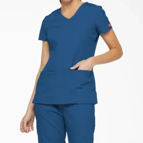 Blusa de trabajo con cuello en V Eds Signature para mujer