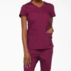 Blusa de trabajo con cuello en V Eds Signature para mujer