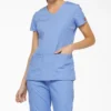 Blusa de trabajo con cuello en V Eds Signature para mujer