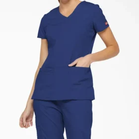 Blusa de trabajo con cuello en V Eds Signature para mujer