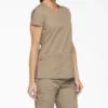 Blusa de trabajo con cuello en V Eds Signature para mujer