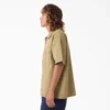 Camisa de trabajo de color liso con efecto desgastado Camisa de trabajo de color liso con efecto desgastado