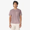 Camiseta con bolsillo teñida en prenda Camiseta con bolsillo teñida en prenda