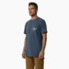 Camiseta con bolsillo y estampado «United by Work» Camiseta con bolsillo y estampado «United by Work»
