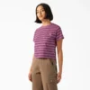 Camiseta corta de mujer con rayas y bolsillo Camiseta corta de mujer con rayas y bolsillo