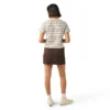 Camiseta corta de mujer con rayas y bolsillo Camiseta corta de mujer con rayas y bolsillo