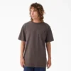Camiseta de bolsillo de tejido grueso desgastada