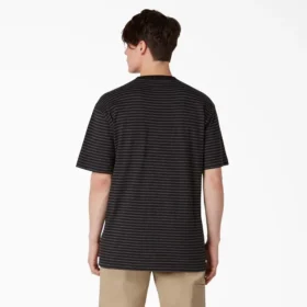 Camiseta de cuello redondo a rayas con bolsillo, corte regular Camiseta de cuello redondo a rayas con bolsillo, corte regular