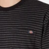 Camiseta de cuello redondo a rayas con bolsillo, corte regular
