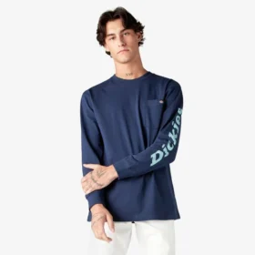 Camiseta de manga larga con bolsillo y gráfico del logotipo