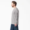 Camiseta de manga larga con bolsillo y gráfico del logotipo