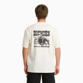 Camiseta gráfica de manga corta Buchtell en pantalones cortos