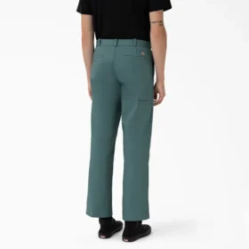 Highsnobiety y Dickies: pantalones de trabajo con pliegues