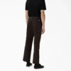 Highsnobiety y Dickies: pantalones de trabajo con pliegues Highsnobiety y Dickies: pantalones de trabajo con pliegues
