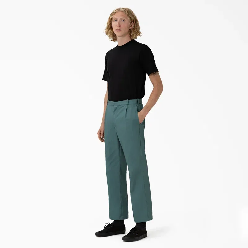Highsnobiety y Dickies: pantalones de trabajo con pliegues Highsnobiety y Dickies: pantalones de trabajo con pliegues