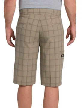 Pantalones cortos a cuadros de 13″ con corte regular y bolsillos multiusos