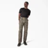 Pantalones utilitarios con estampado floral del desierto